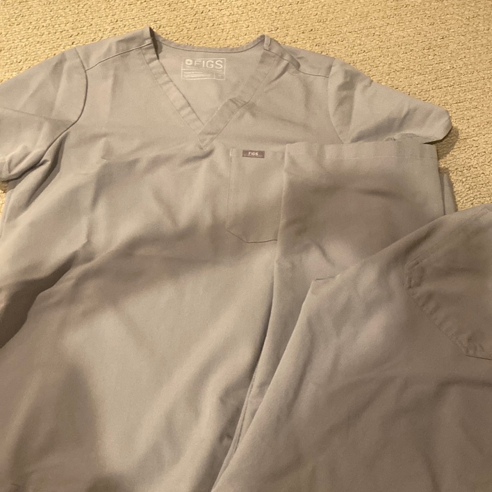 FIGS Brand Scrub Set - EUC!